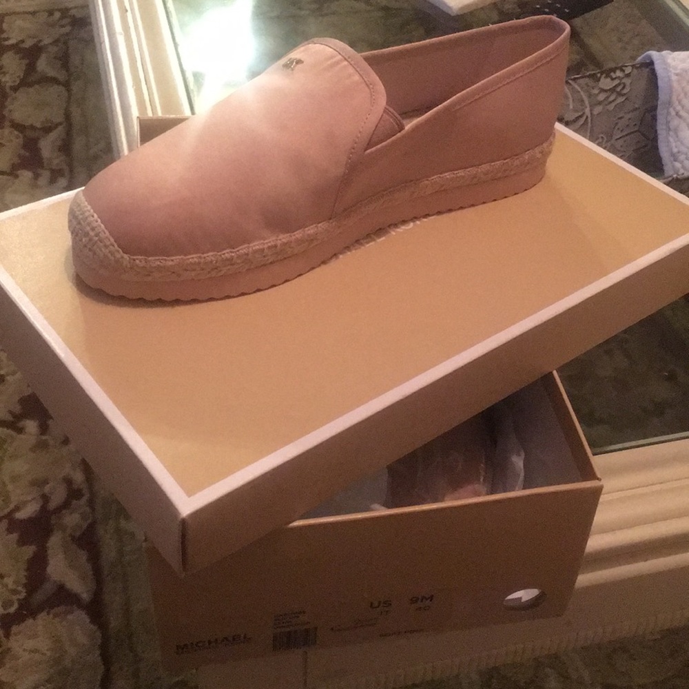 Michael Kors... size 9